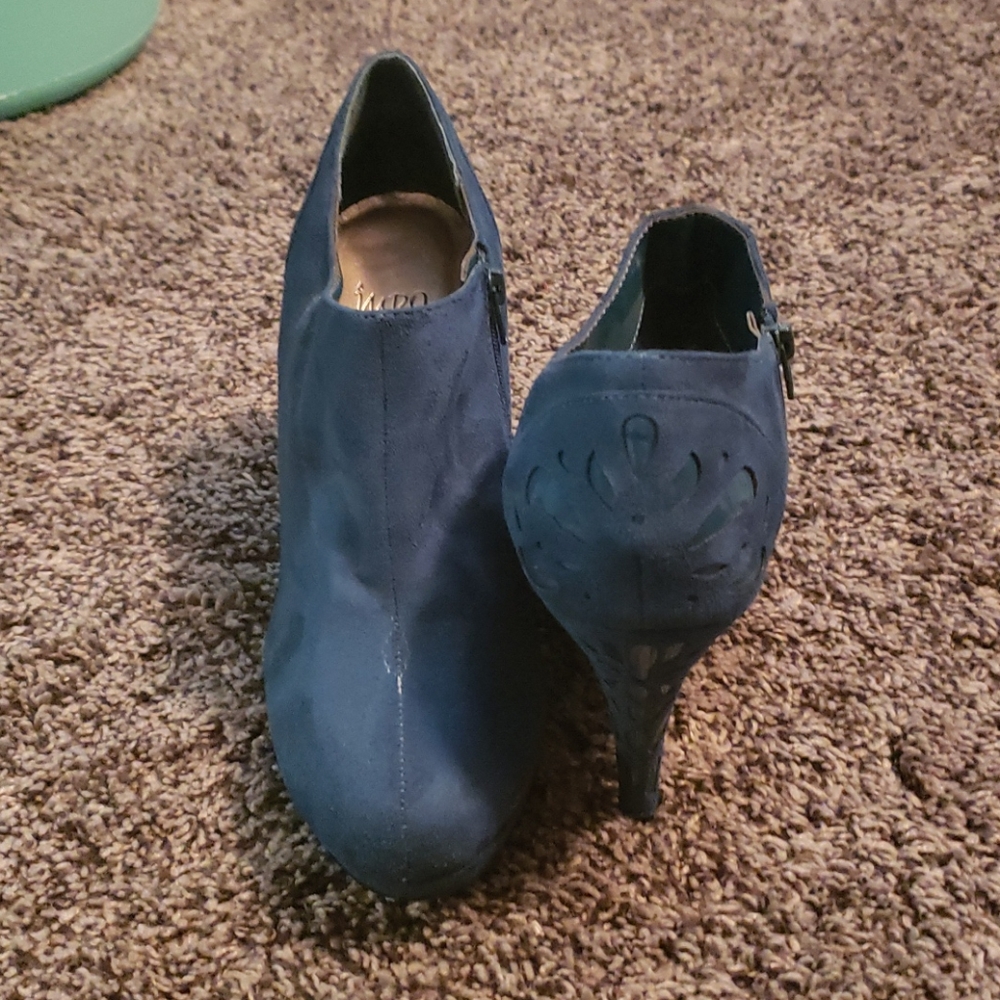 Impo ankle zip shoes